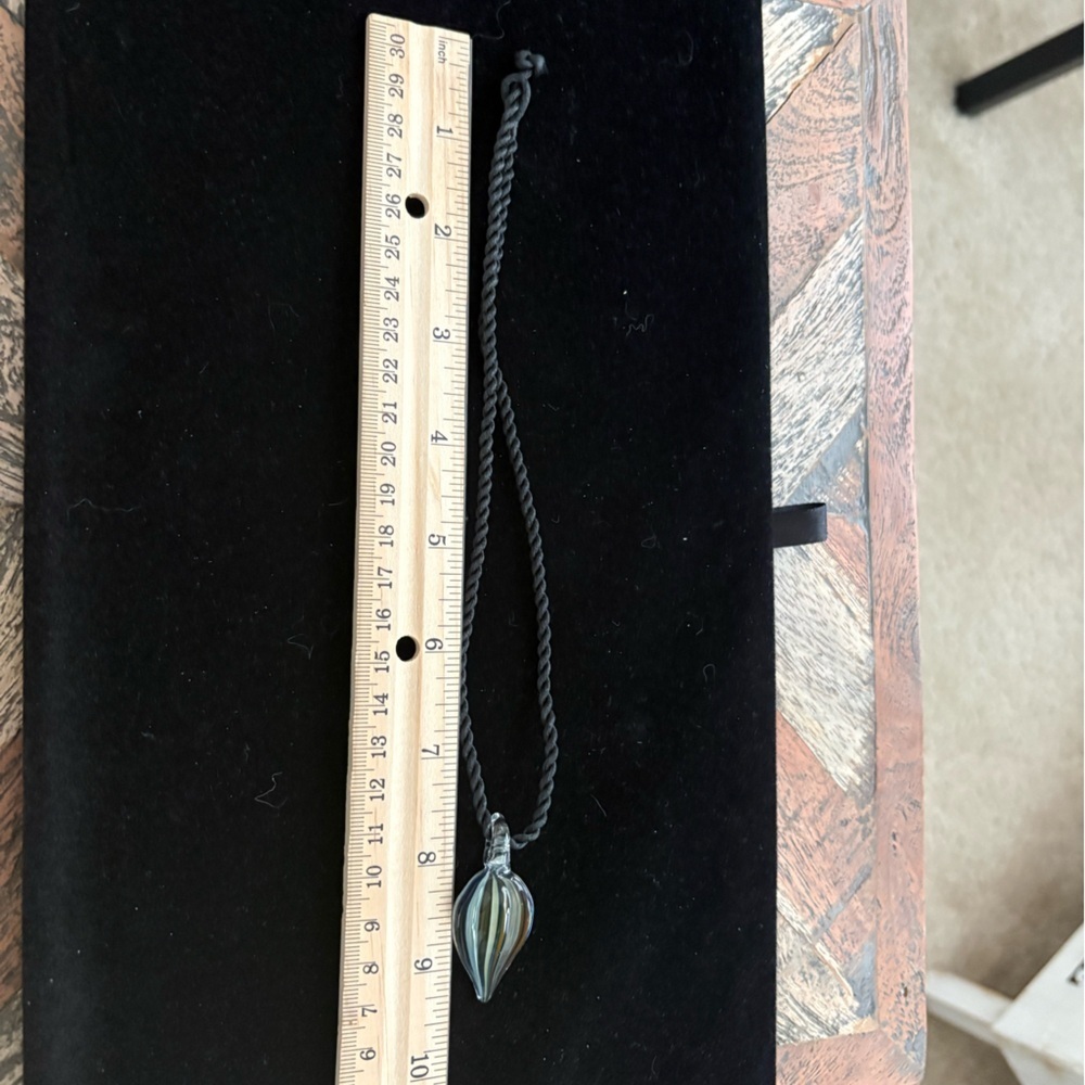 Artisan 15-inch Teardrop Shape Glass Pendant Cord Necklace - Picture 5 of 11